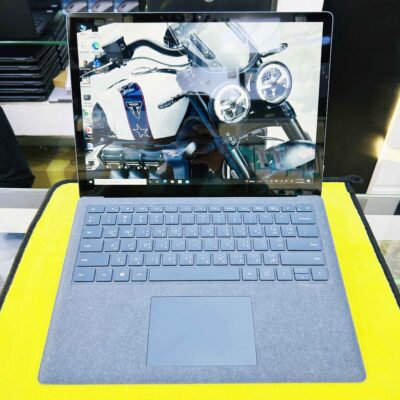 a laptops with a screen on the screen