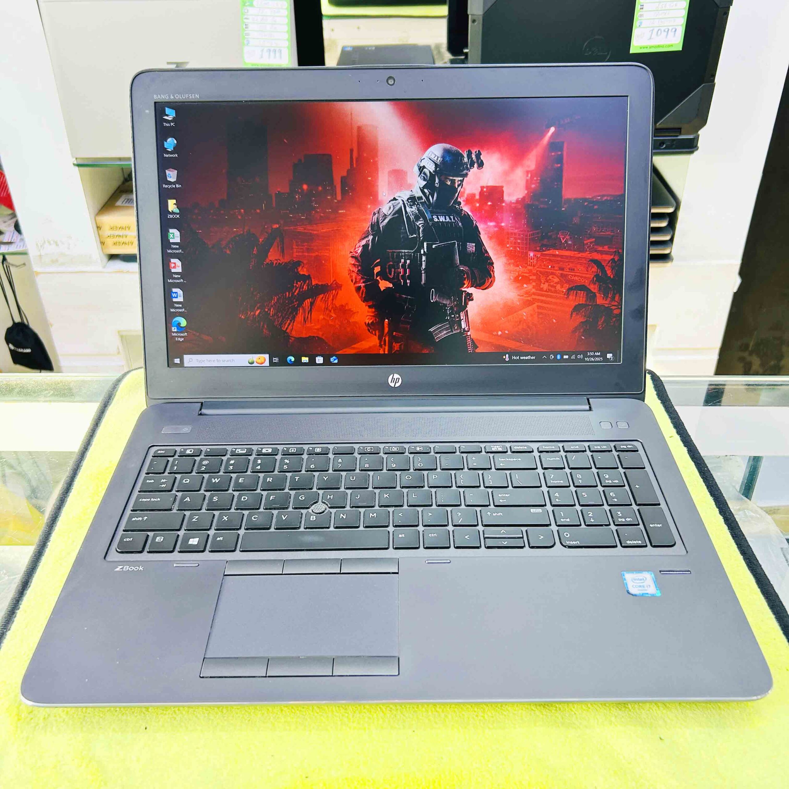 HP ZBook 15 G3 | Core i7-6820HQ | 16GB RAM | 512GB SSD | NVIDIA Quadro M2000M 4GB | 15.6” FHD | Windows 11 Pro | Used Workstation Laptop 3 IMG 7555 scaled