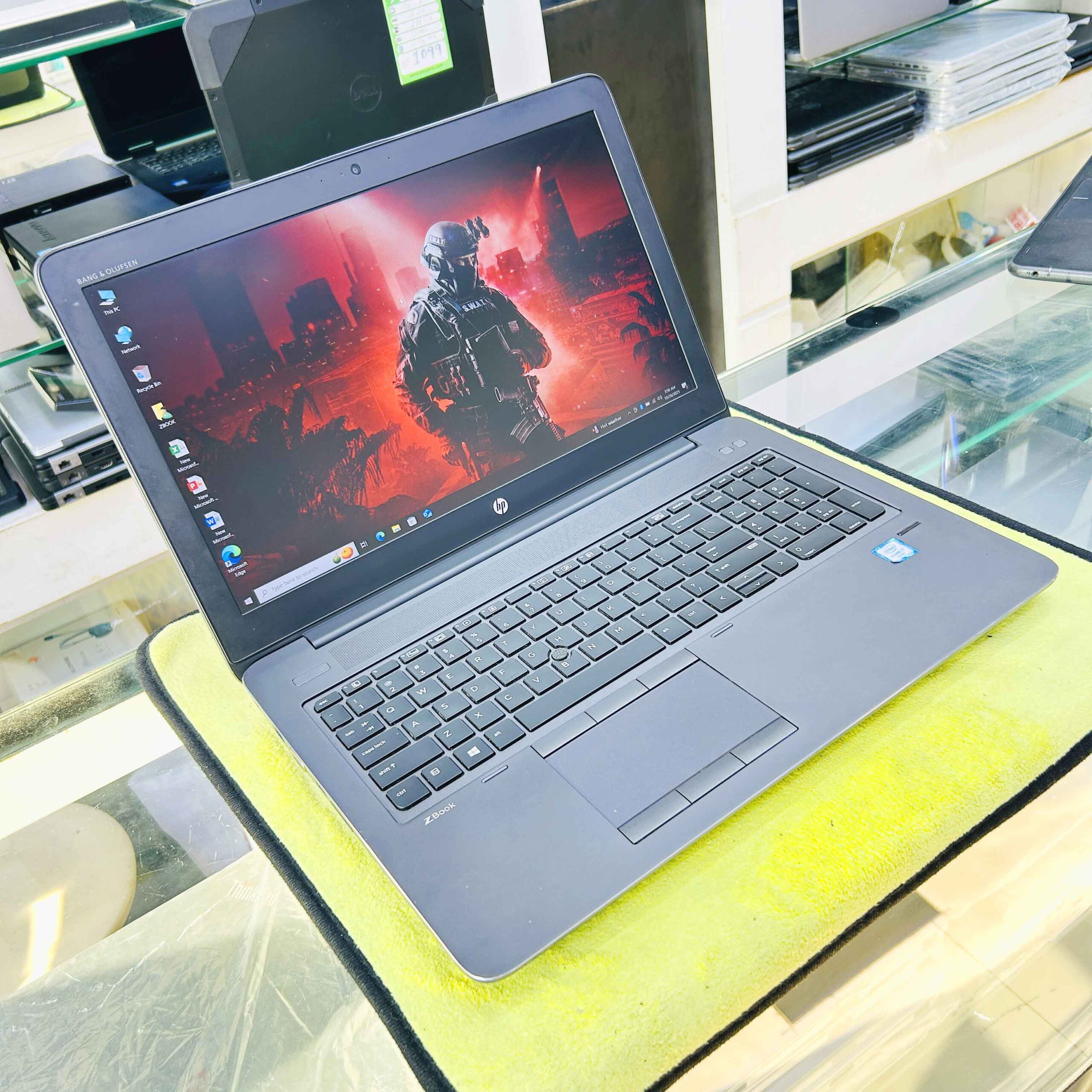 HP ZBook 15 G3 | Core i7-6820HQ | 16GB RAM | 512GB SSD | NVIDIA Quadro M2000M 4GB | 15.6” FHD | Windows 11 Pro | Used Workstation Laptop 9 IMG 7556 scaled